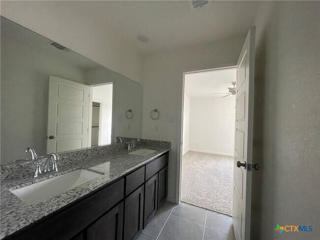 Building Photo - 302 Agua Chiquita Ct