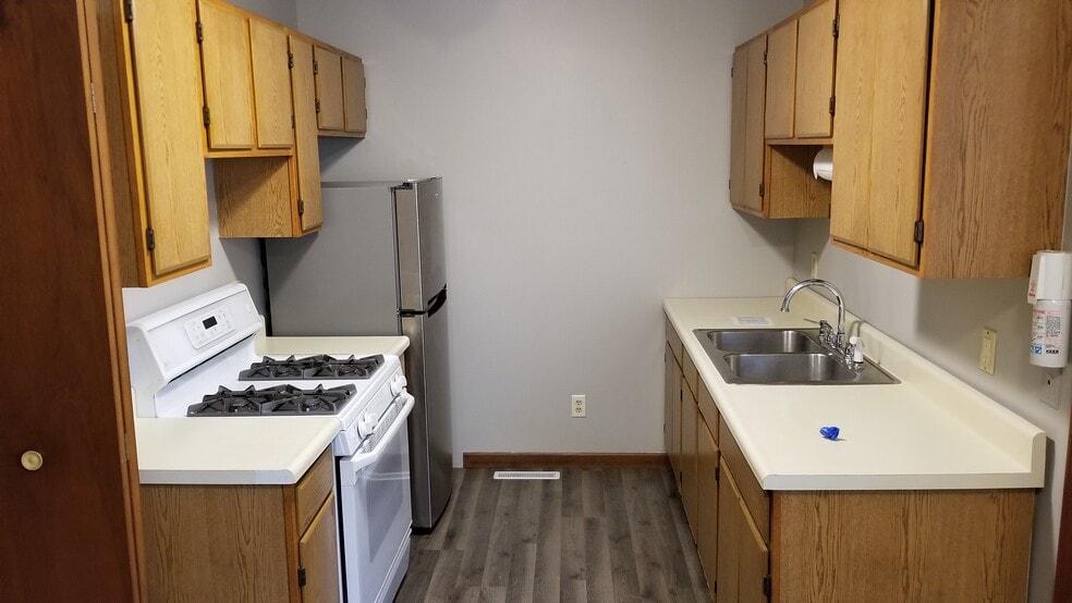 Building Photo - 121 S Front St