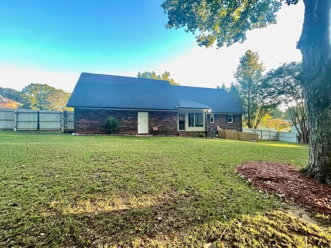 Building Photo - Welcome to this stunning 3-bedroom, 2.5-ba...
