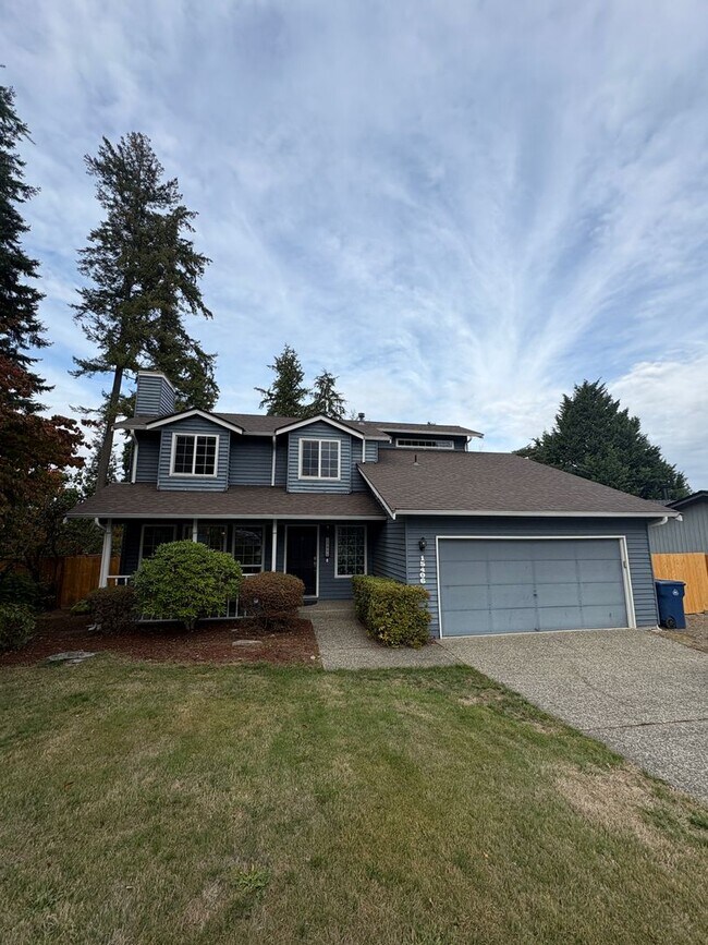 Building Photo - Fairwood Home for lease two story fenced y...