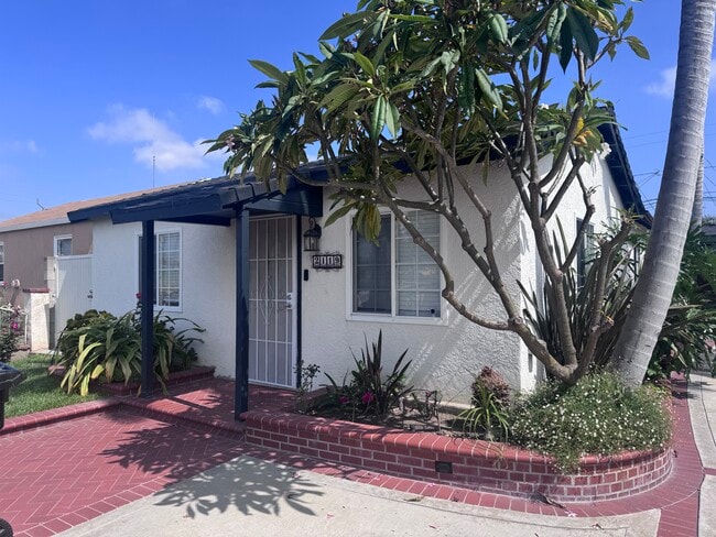 Primary Photo - 2119 W Columbia St