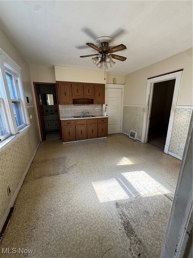 Building Photo - 3660 E 76th St