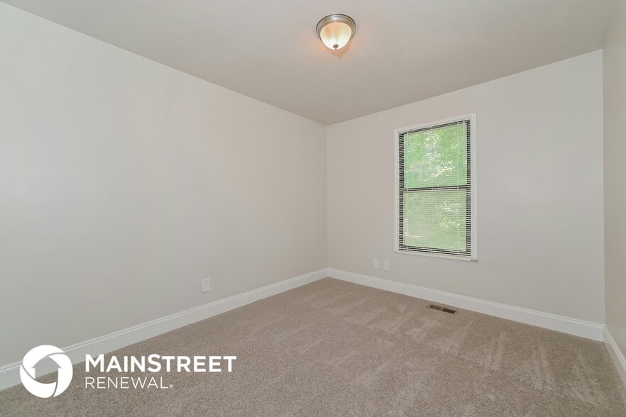 Building Photo - 5728 Wooded Acres Dr NW