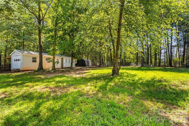 Building Photo - 5020 Fox Hollow Dr