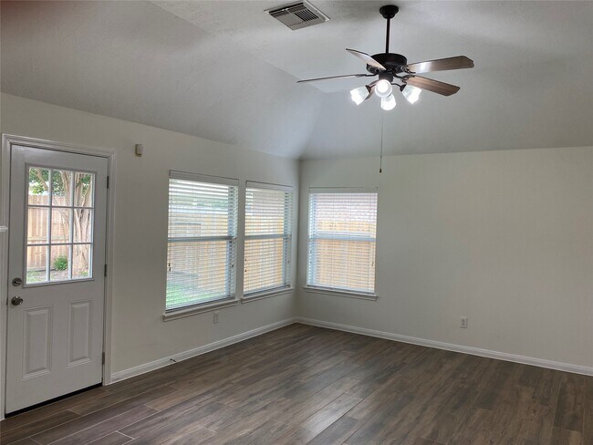 Building Photo - 21615 Rose Mill Dr