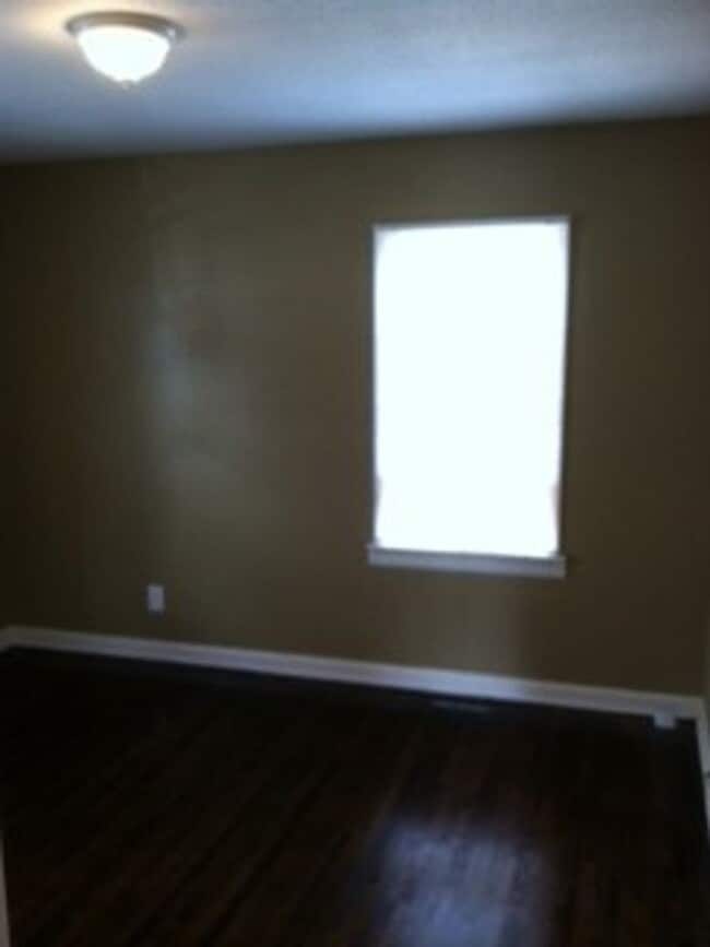 Building Photo - 3 bedroom, 1 bathroom for rent in Springfield