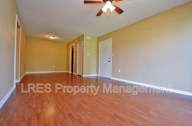 Building Photo - 300 Cherokee Ct