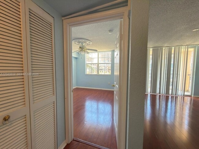Building Photo - 1801 N Flagler Dr