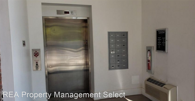 Building Photo - 1 br, 1 bath House - 555 W. Jackson Avenue...