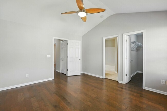 Building Photo - 2 Bedroom Townhome in Pineville!