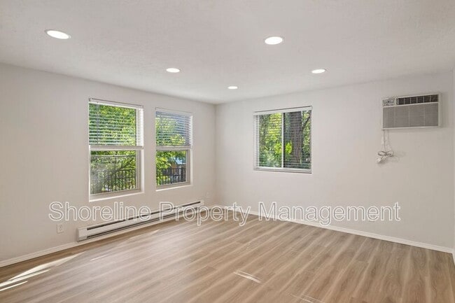 Building Photo - 2110 Brittany Ln