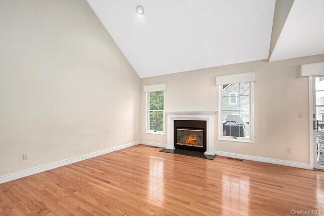 Building Photo - 1103 Regent Dr