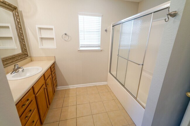 Building Photo - UPDATED 2 Bed / 2 Bath with LOFT in Summer...