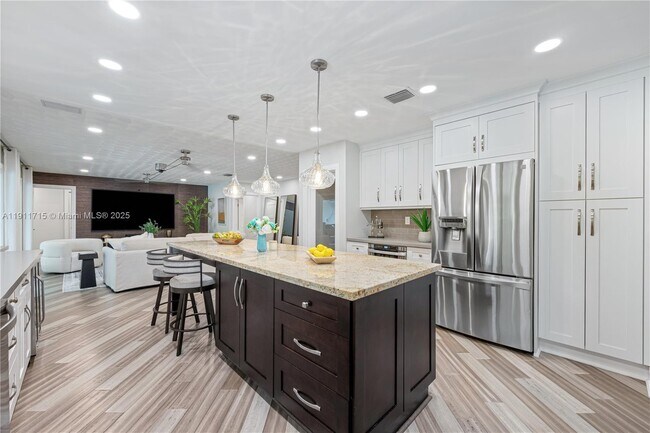 Building Photo - 8234 SW 60th Ct