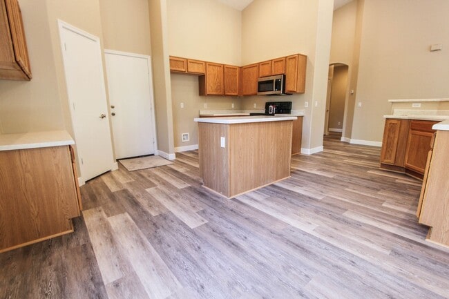 Building Photo - 3 Bedroom Home in Pronghorn Ranch