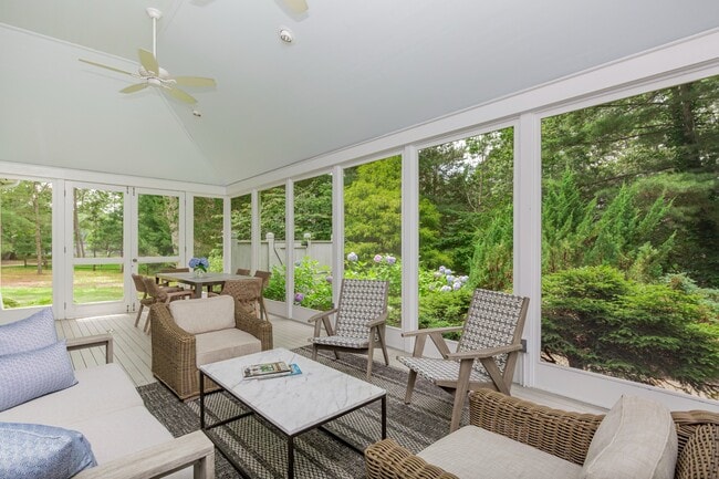 Building Photo - 6 Clover Leaf Ln