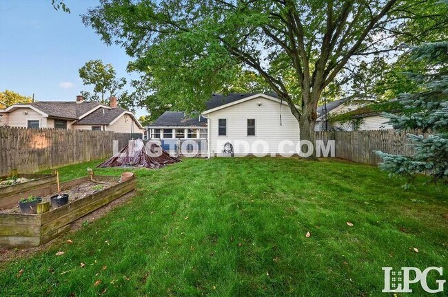 Building Photo - 2428 Bucklew Dr