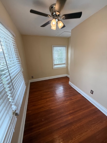 Building Photo - 55 W Lakeview Ave