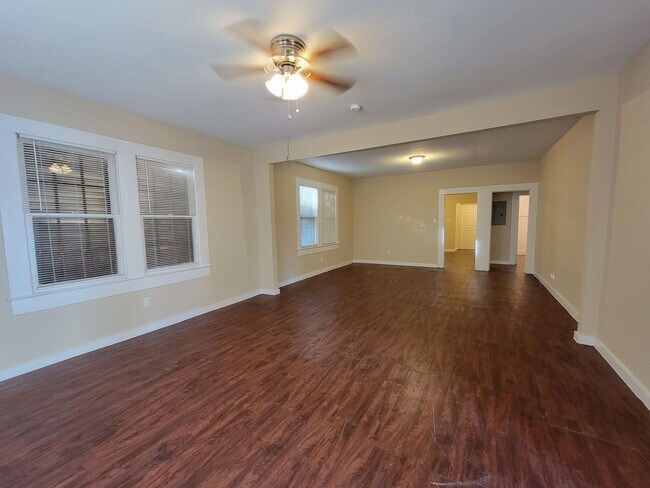 Building Photo - Charming 3-Bedroom Home in the Heart of Sa...