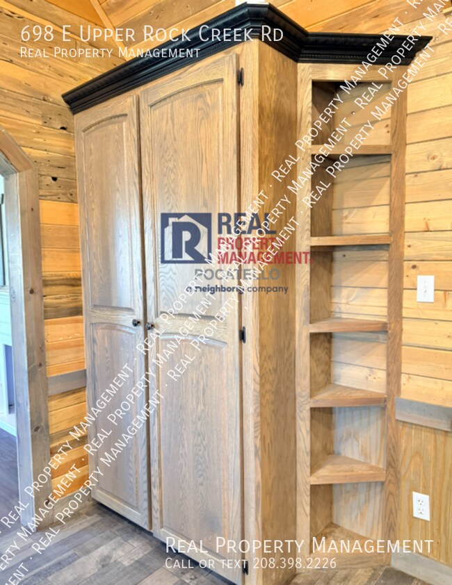 Building Photo - 698 E Upper Rock Creek Rd