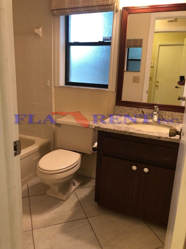 Building Photo - **3/2 Villa with pool in Tuscawilla**