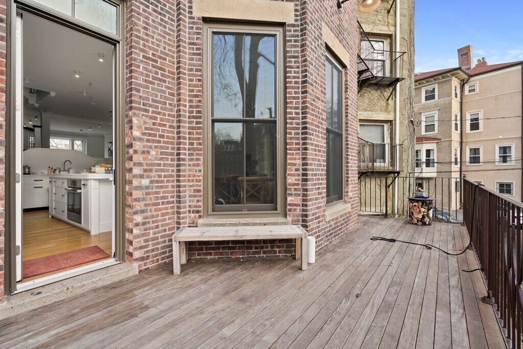 Building Photo - 15 Regent Cir