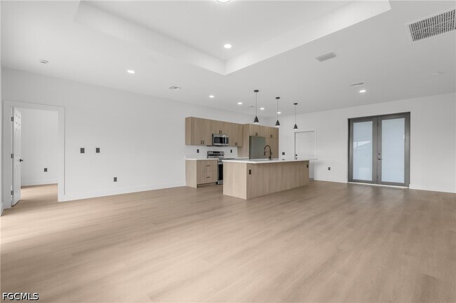 Building Photo - 8033 Oakleaf Cir