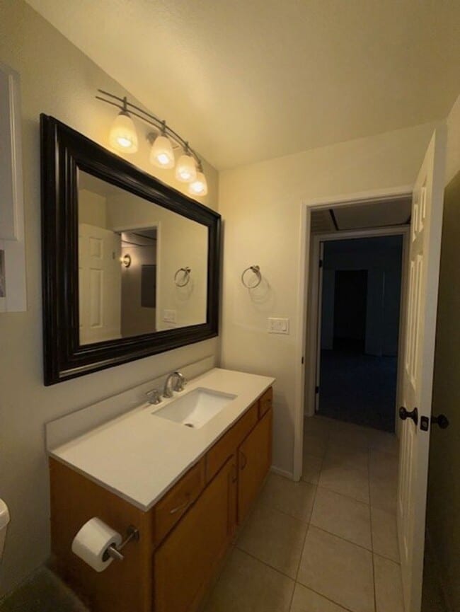 Building Photo - Top floor, 1 Bedroom, 1 Bath Condo in Ston...
