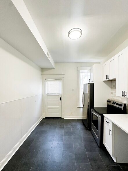 Building Photo - 4167 Botanical Ave