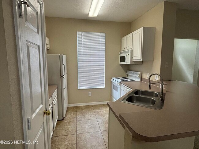 Building Photo - 13703 Richmond Park Dr N