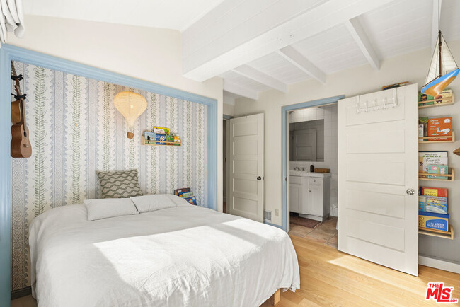 Building Photo - 7445 Palo Vista Dr