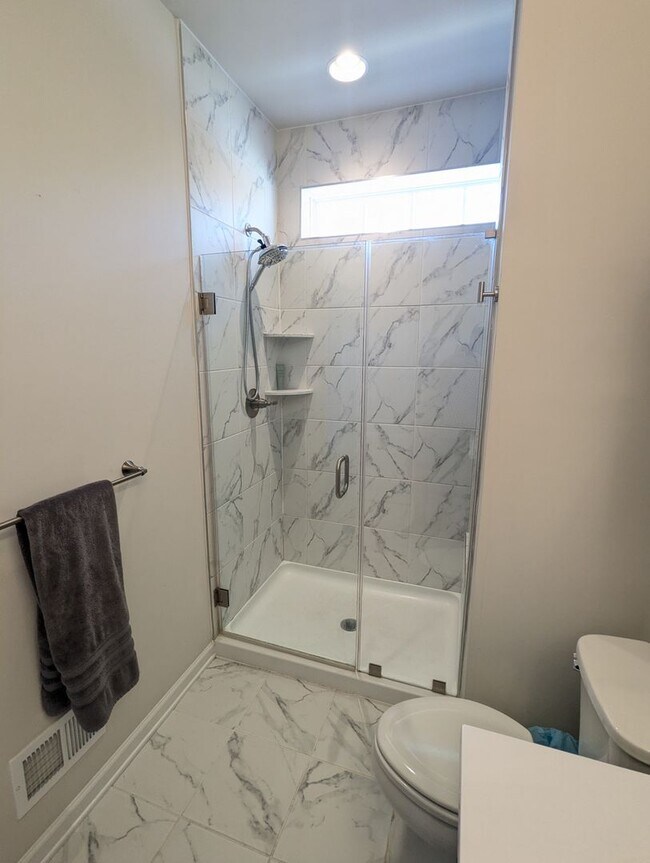 Building Photo - END UNIT newer build in ideal Frederick lo...