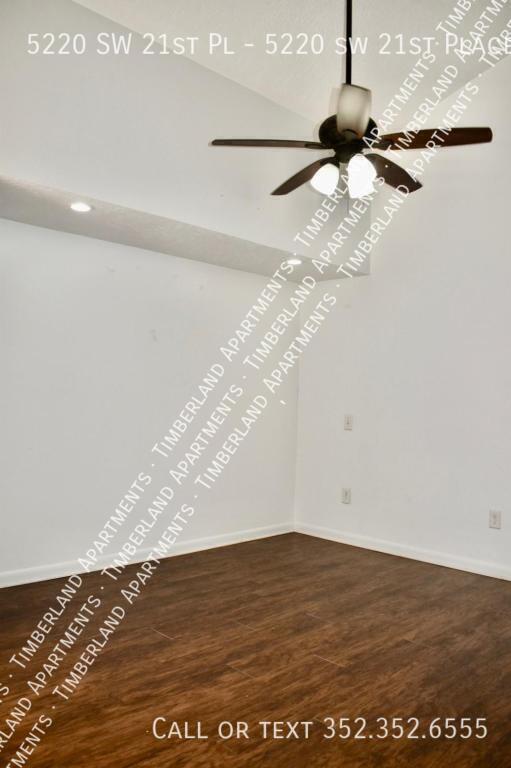 Building Photo - 5220 SW 21st Pl