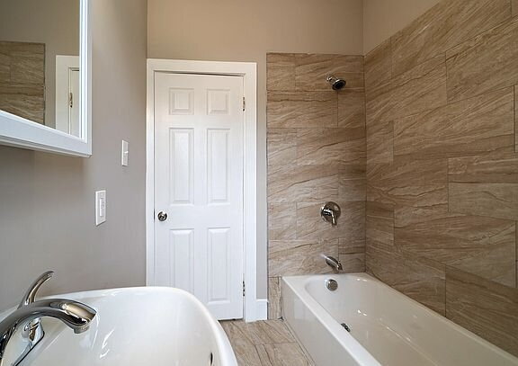 Building Photo - "Charming 3-Bedroom Haven with Elegant Gra...