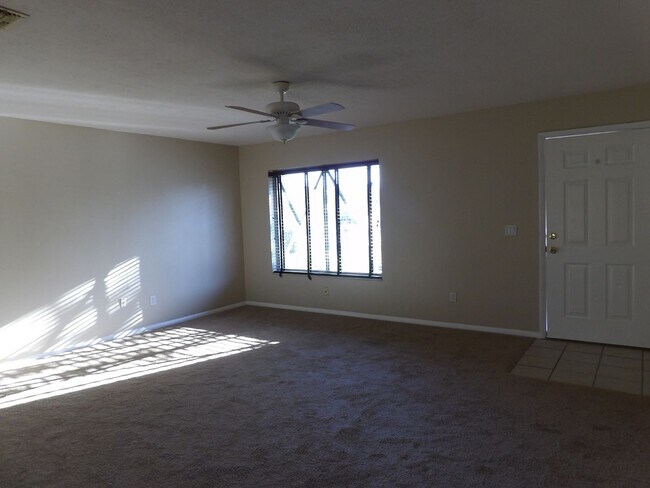 Building Photo - 3 Bedroom 1 bath Call Carole Arcaro Delton...