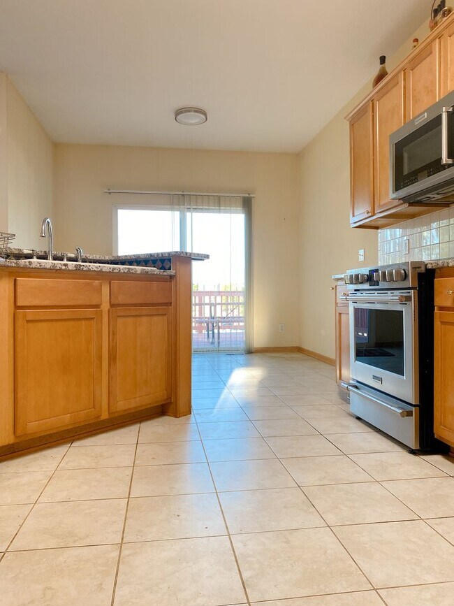 Building Photo - Stunning 5 bedrooms and 3 bathrooms in Wal...