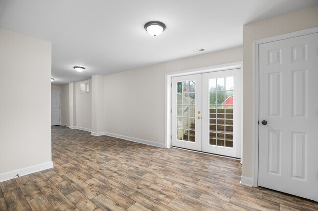 Building Photo - 6337 Louisianna Rd