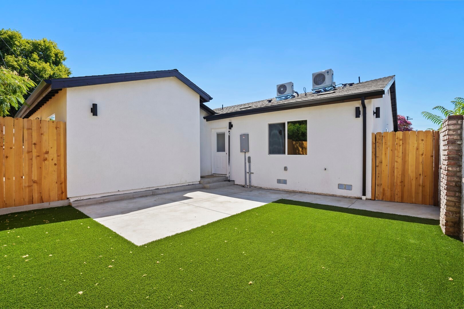Building Photo - 7906 Oakdale Ave
