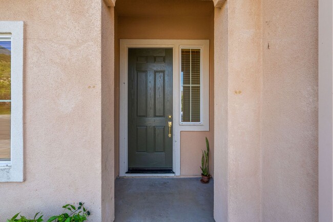 Building Photo - Spacious 3-Bed, 2-Bath Single Level Home