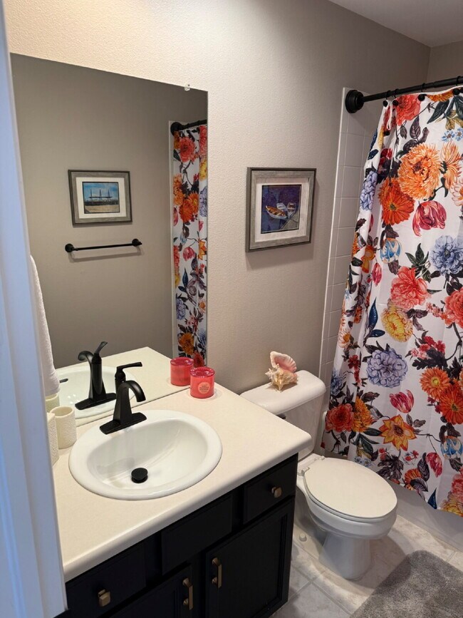 Building Photo - "Charming 2-Bed Townhouse in Littleton: Spacious 1,256 Sq Ft with 2 Full Baths & 1 Half Bath!"