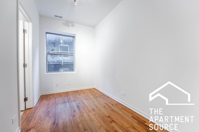 Building Photo - 5054 N Winthrop Ave