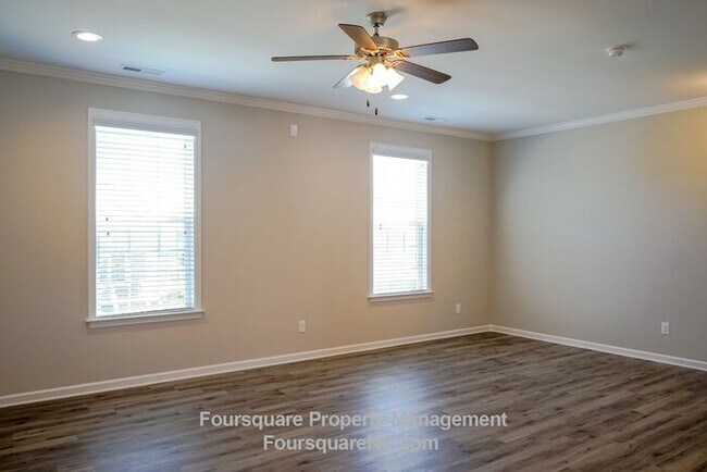 Building Photo - Modern 3-Story Townhome with Entry-Level Bonus Room, Back Deck & Garage , Community Pool in North...
