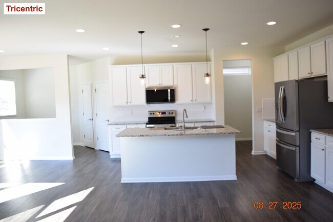 Building Photo - 49577 Shoreline Dr