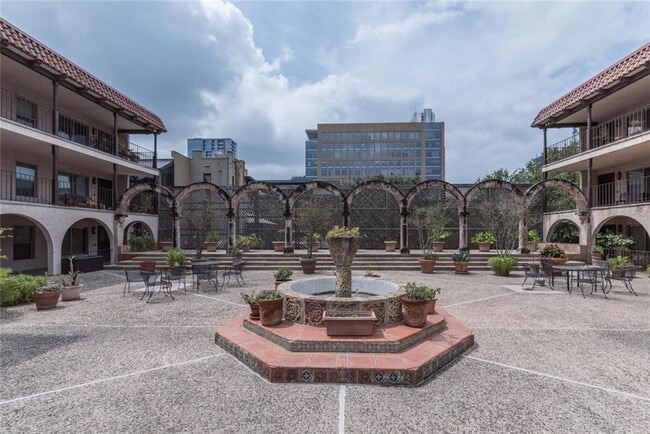 Building Photo - 505 W 7th St