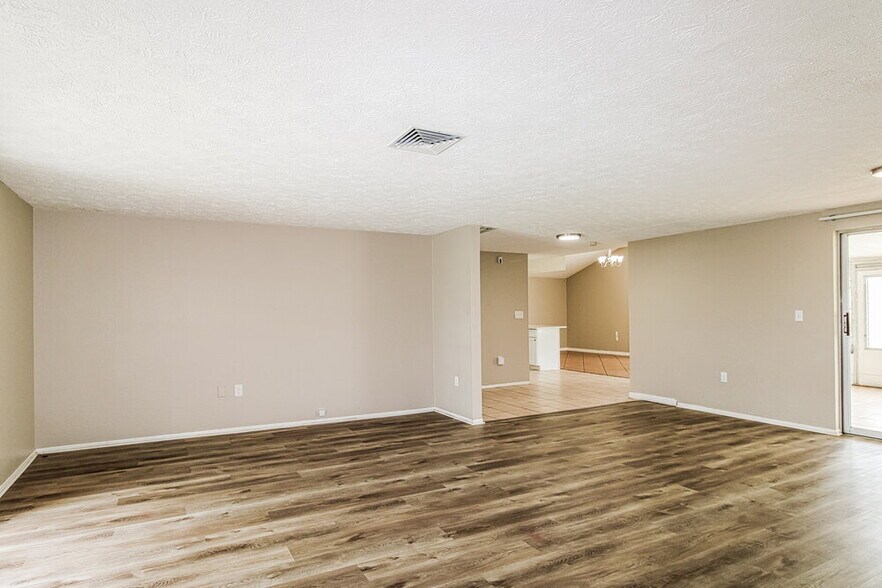 Building Photo - 7043 Fireside Dr