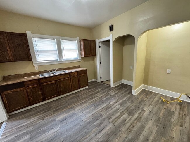 Building Photo - 3 Bedroom House