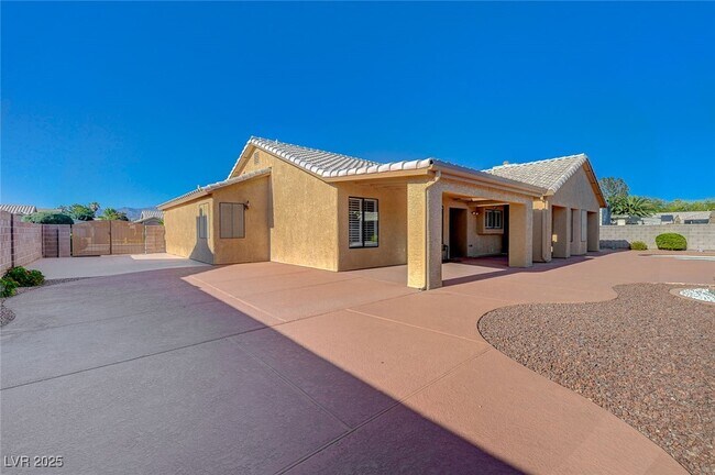 Building Photo - 6317 W Canyon Ridge Dr