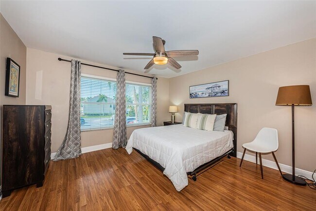 Building Photo - 6020 Bahia Del Mar Cir N
