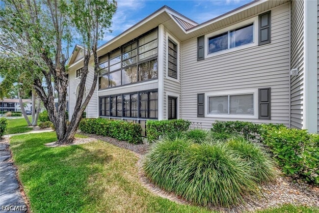 Building Photo - 8110 S Woods Cir