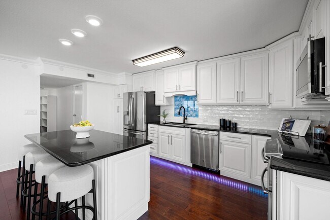 Building Photo - 3301 Bayshore Blvd